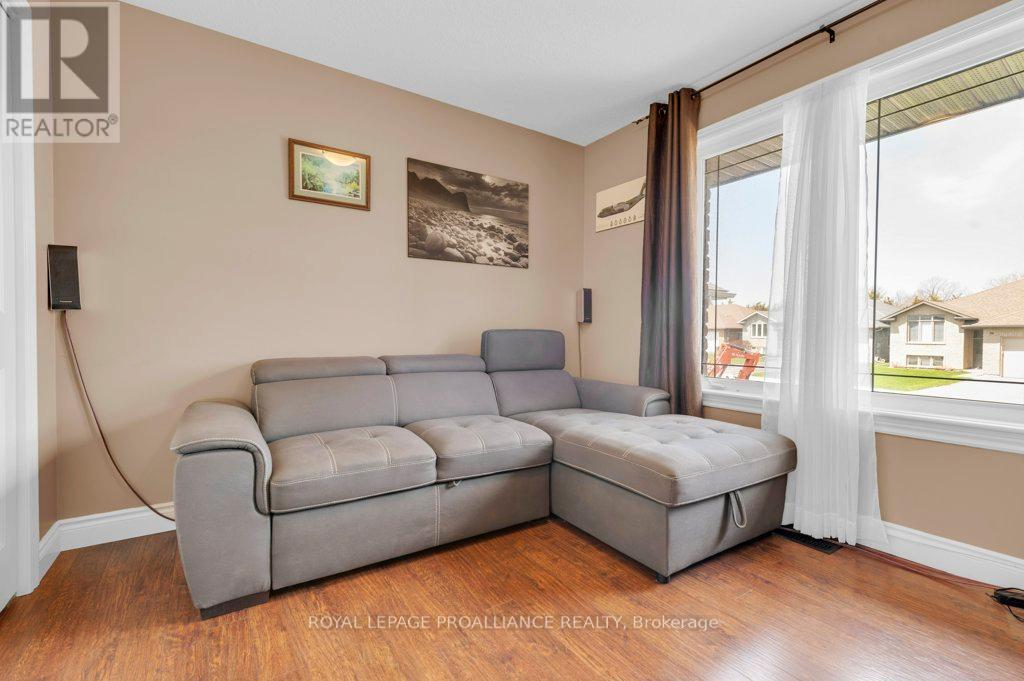 24 Freedom Crescent, Quinte West, Ontario  K8V 0C1 - Photo 4 - X13048950