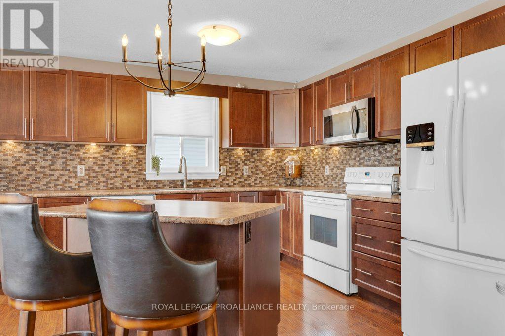 24 Freedom Crescent, Quinte West, Ontario  K8V 0C1 - Photo 9 - X13048950