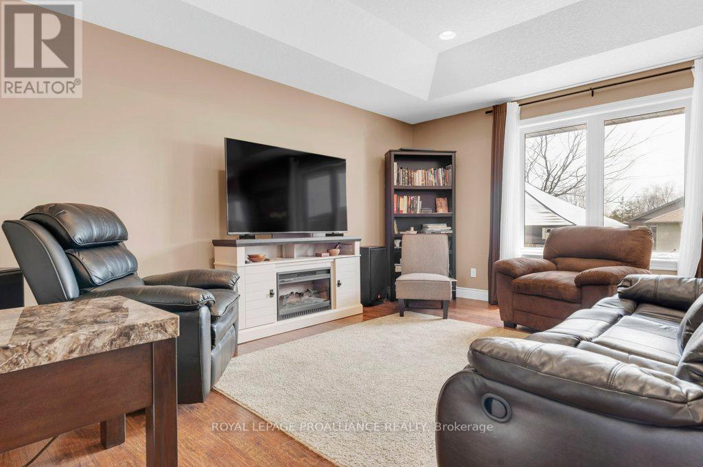 24 Freedom Crescent, Quinte West, Ontario  K8V 0C1 - Photo 5 - X13048950
