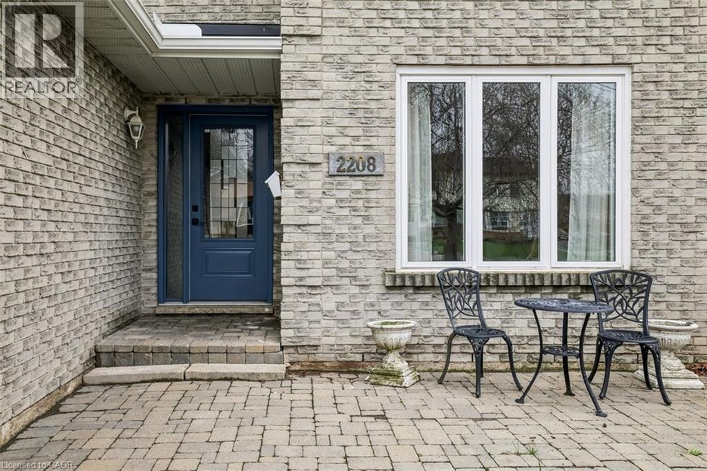 2208 Melissa Crescent, Burlington, Ontario  L7P 4J7 - Photo 2 - 40821093