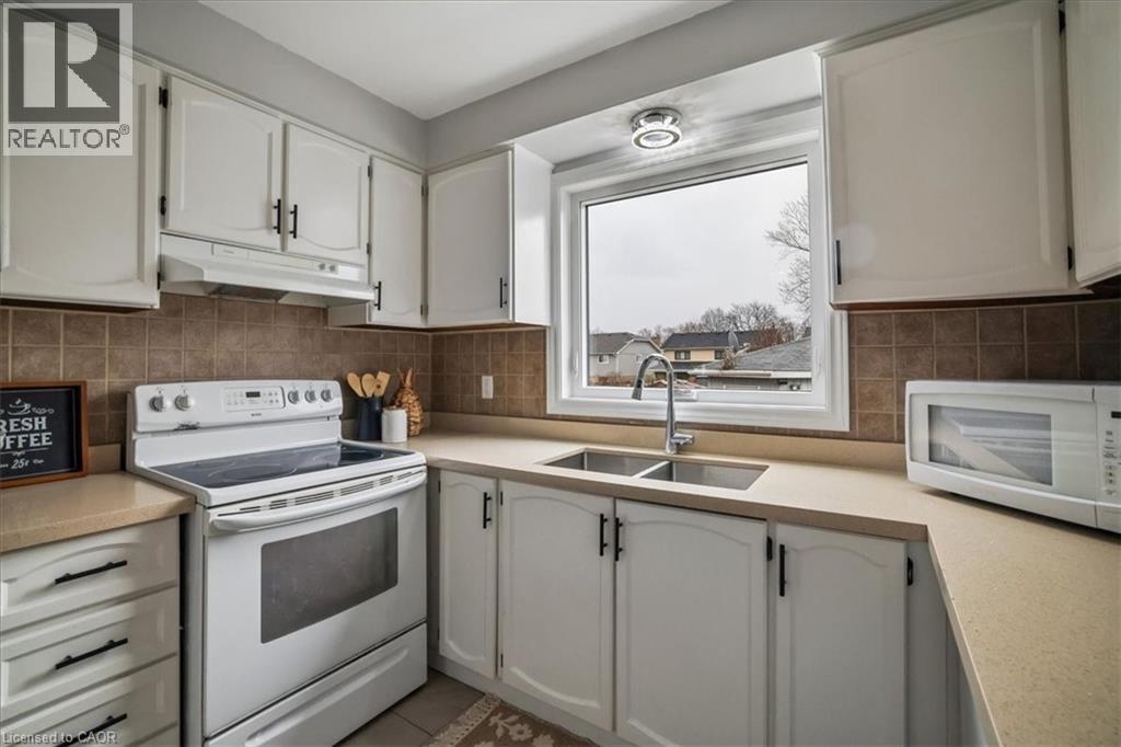 2208 Melissa Crescent, Burlington, Ontario  L7P 4J7 - Photo 18 - 40821093
