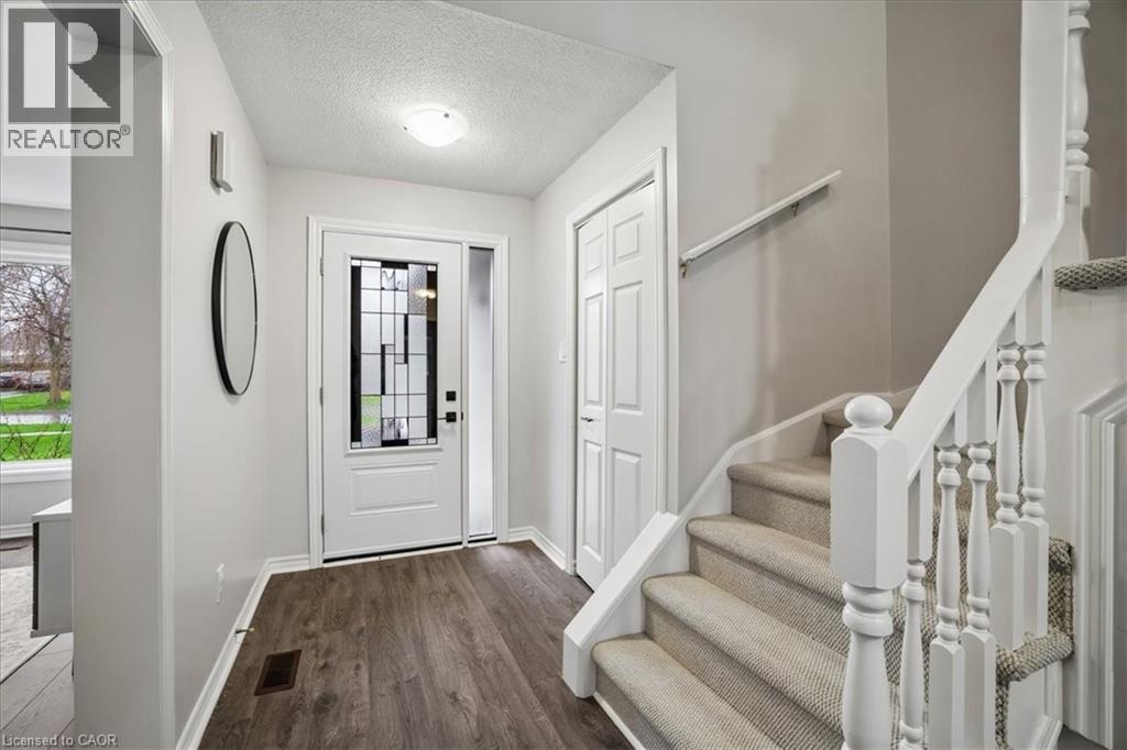 2208 Melissa Crescent, Burlington, Ontario  L7P 4J7 - Photo 3 - 40821093