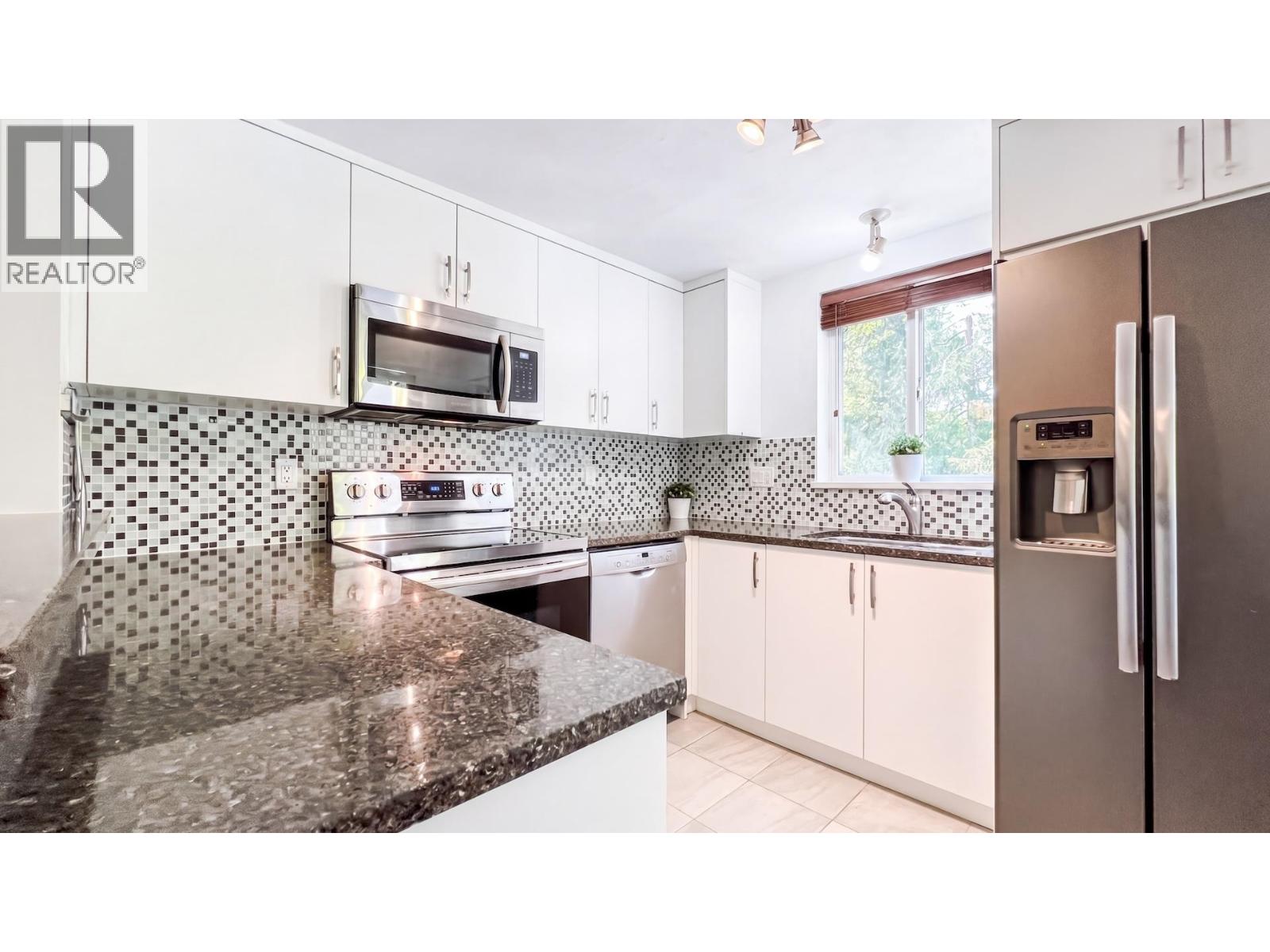 306 1111 Lynn Valley Road, North Vancouver, British Columbia  V7J 3V4 - Photo 13 - R3116075