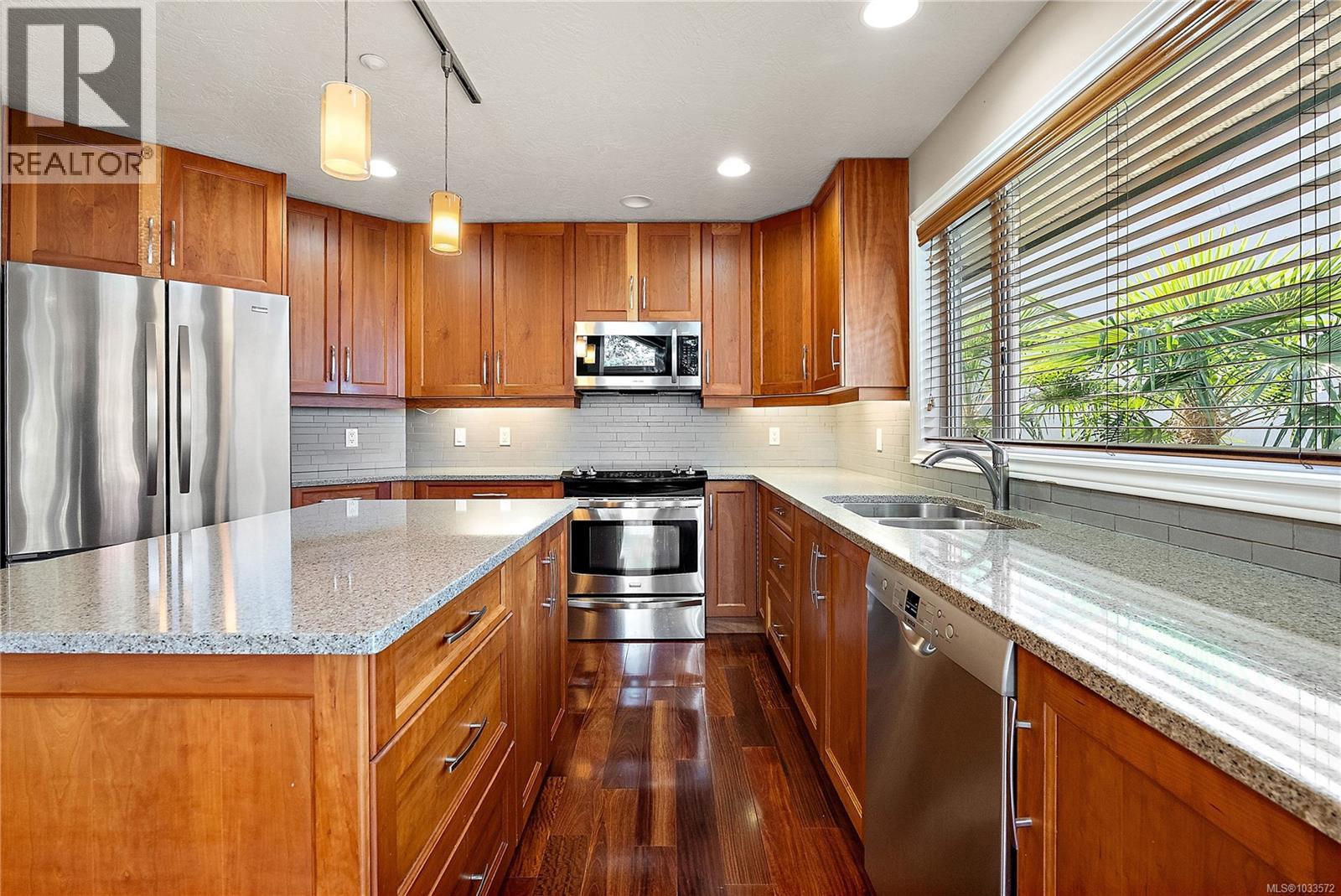 1 9675 First St, Sidney, British Columbia  V8L 3C8 - Photo 11 - 1033572