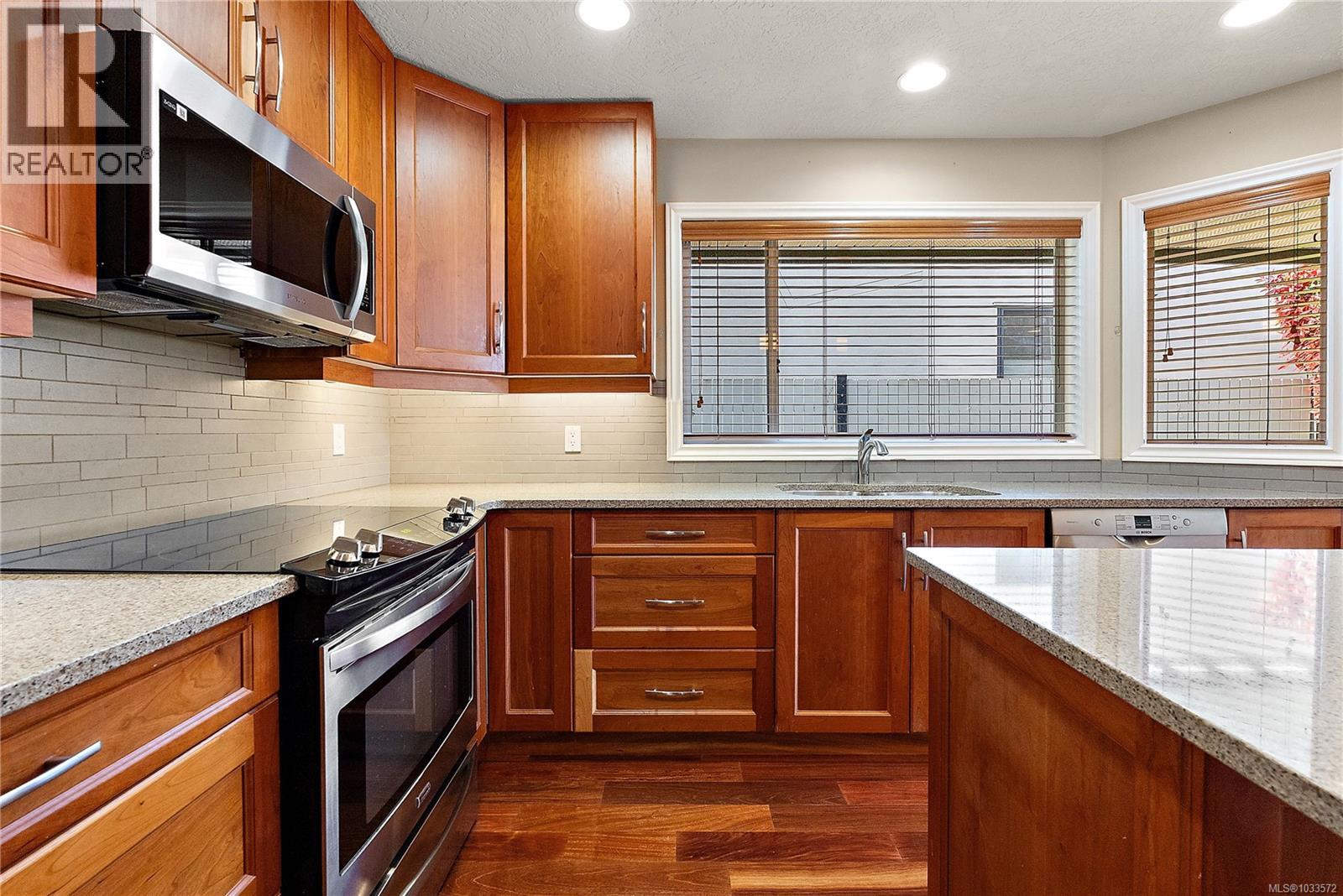 1 9675 First St, Sidney, British Columbia  V8L 3C8 - Photo 12 - 1033572