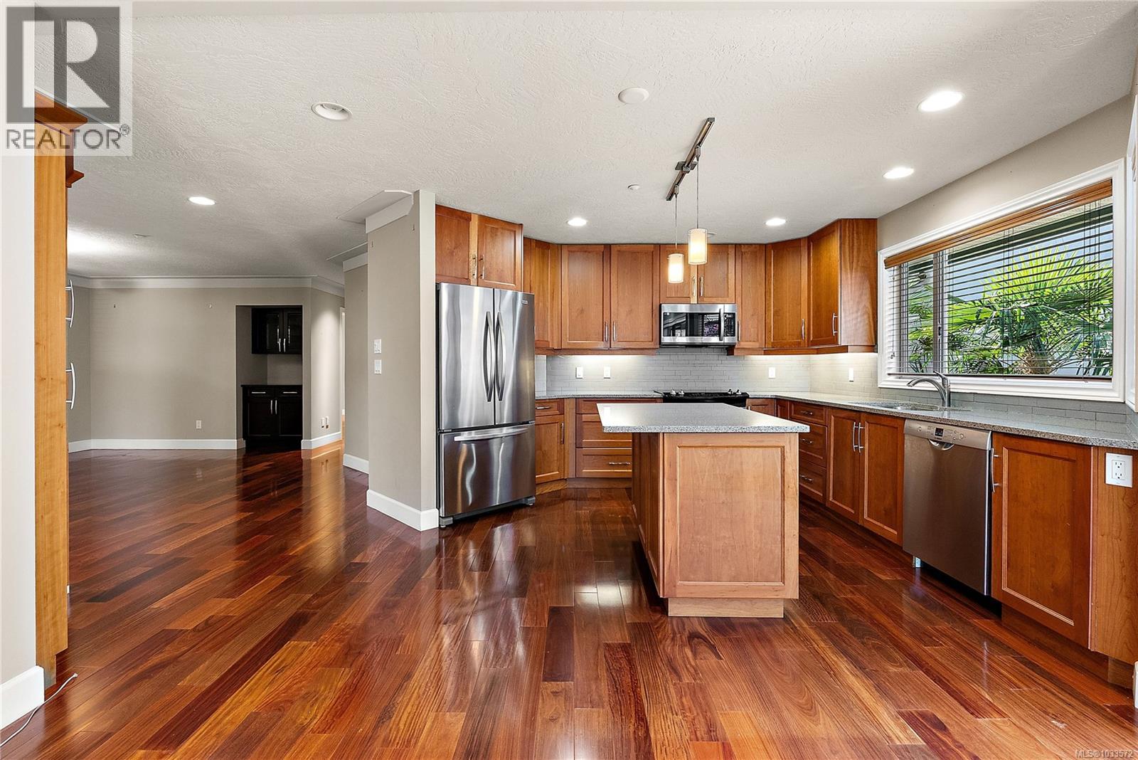 1 9675 First St, Sidney, British Columbia  V8L 3C8 - Photo 3 - 1033572