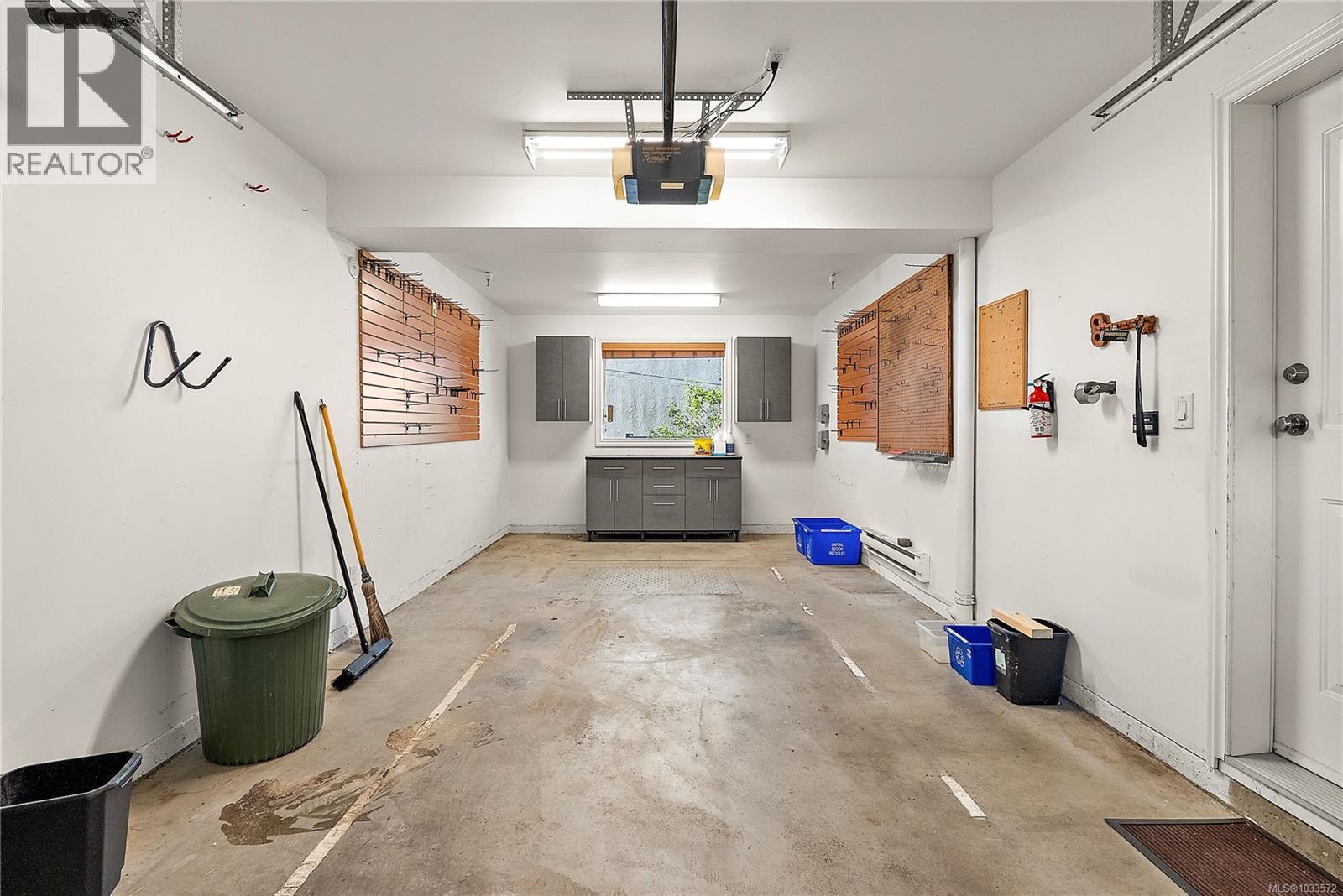 1 9675 First St, Sidney, British Columbia  V8L 3C8 - Photo 32 - 1033572