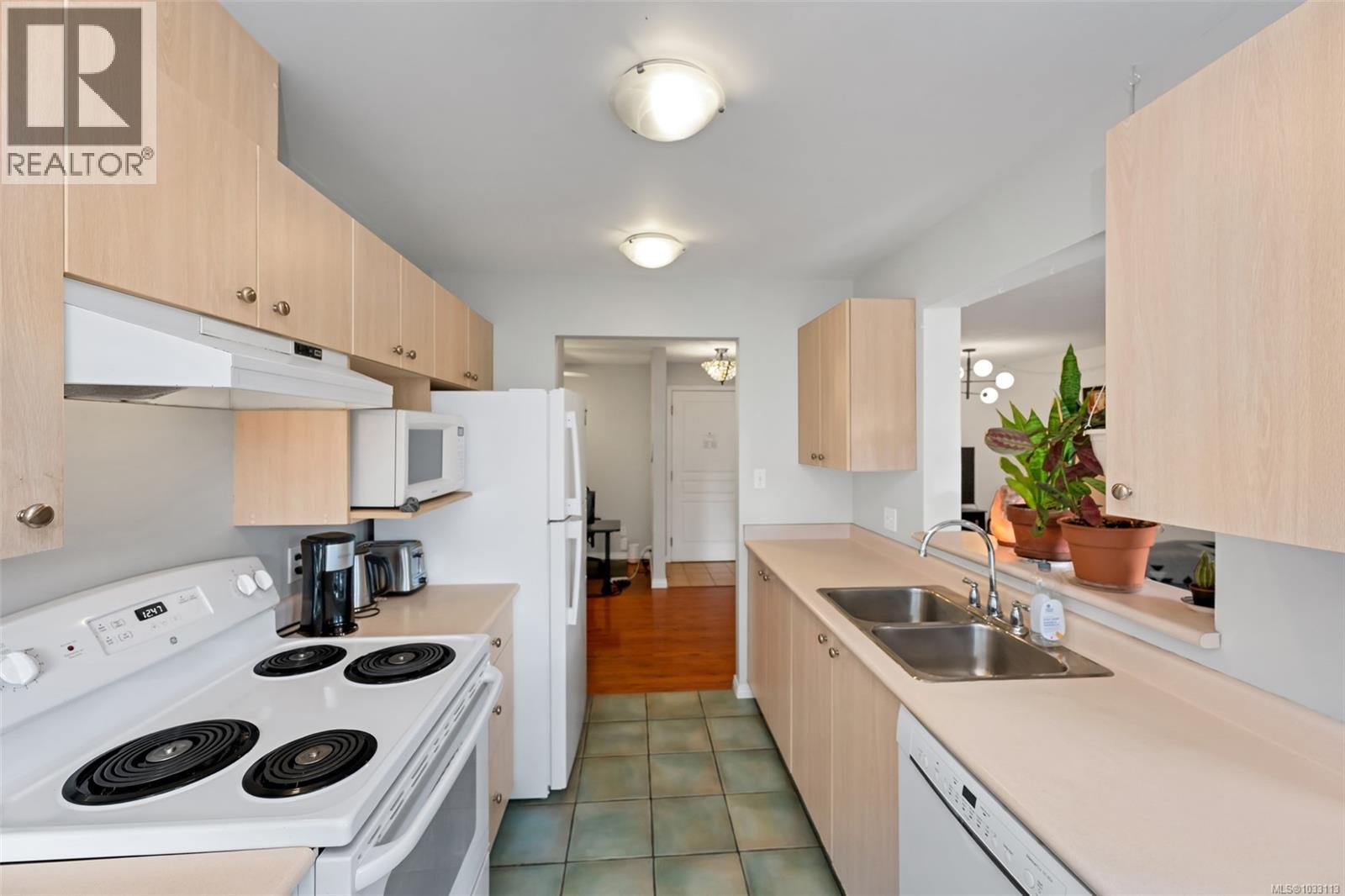 212 899 Darwin Ave, Saanich, British Columbia  V8X 2X7 - Photo 10 - 1033113