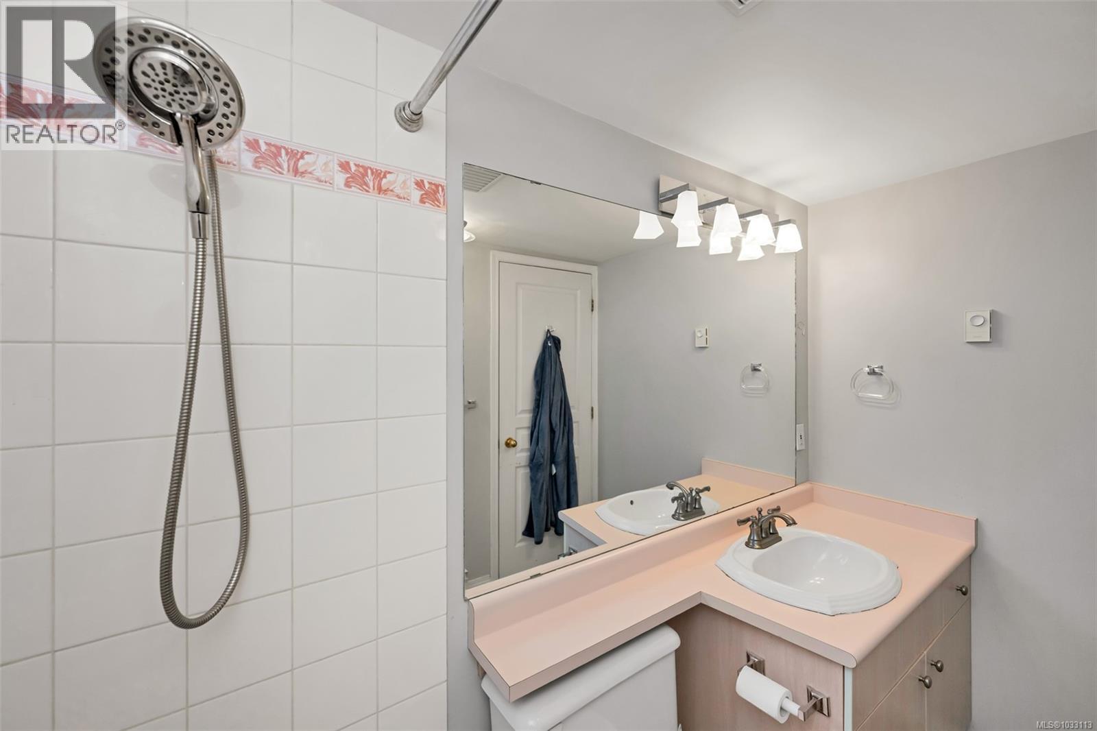 212 899 Darwin Ave, Saanich, British Columbia  V8X 2X7 - Photo 16 - 1033113