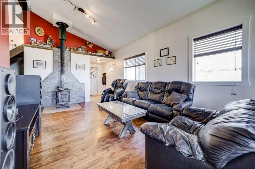 304 3 Avenue, Cowley, Alberta  T0K 0P0 - Photo 10 - A2303927