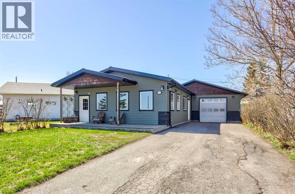 304 3 Avenue, Cowley, Alberta  T0K 0P0 - Photo 2 - A2303927