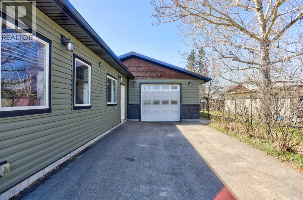 304 3 Avenue, Cowley, Alberta  T0K 0P0 - Photo 3 - A2303927