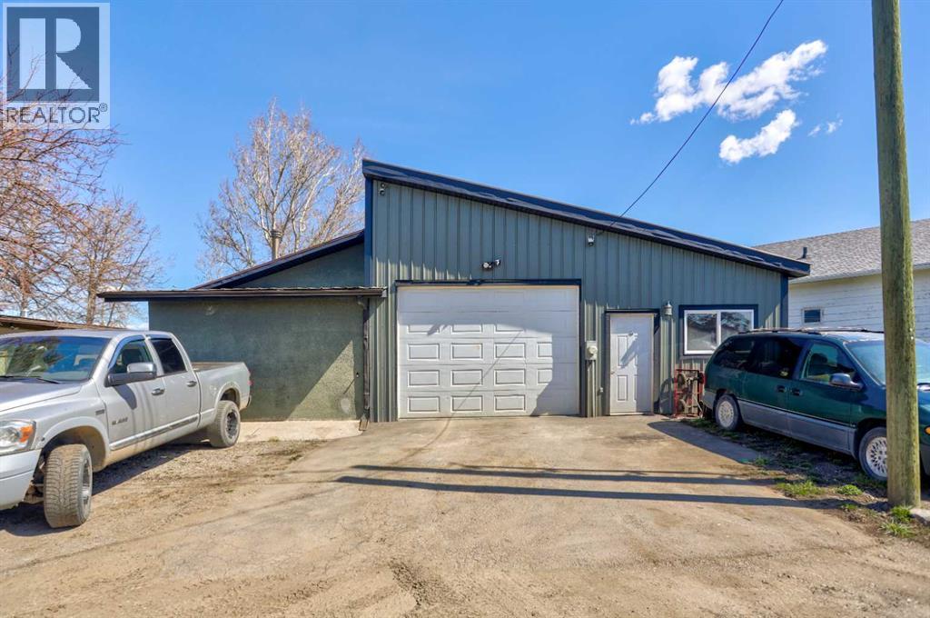 304 3 Avenue, Cowley, Alberta  T0K 0P0 - Photo 6 - A2303927