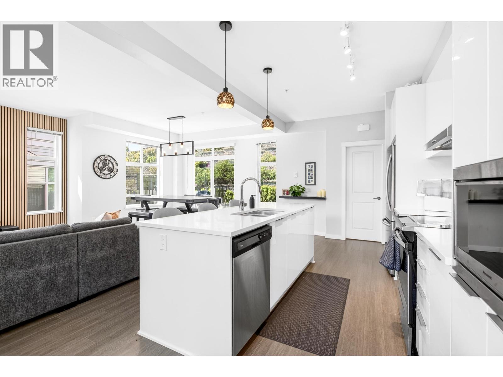 801 11295 Pazarena Place, Maple Ridge, British Columbia  V2X 4K9 - Photo 8 - R3116305