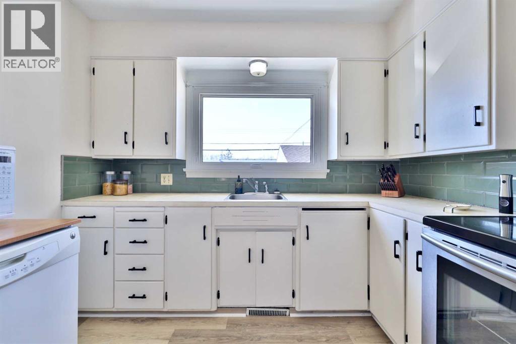 5409 50 Avenue, Camrose, Alberta  T4V 0T5 - Photo 14 - A2303605