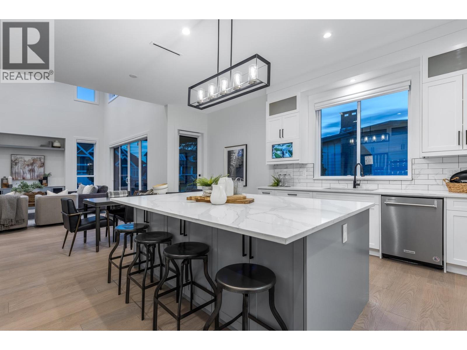 730 Schoolhouse Street, Coquitlam, British Columbia  V3J 5R9 - Photo 12 - R3115539