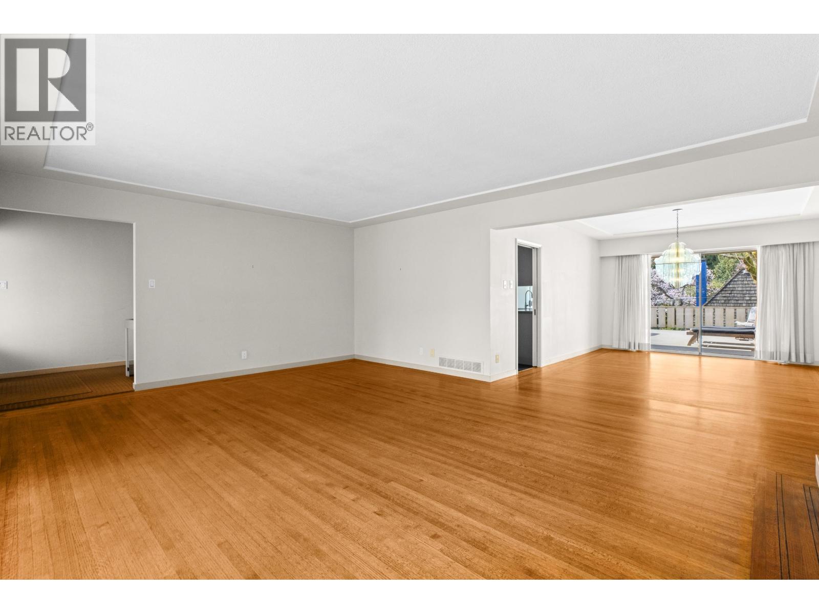 6297 Mackenzie Street, Vancouver, British Columbia  V6N 1H4 - Photo 7 - R3116269