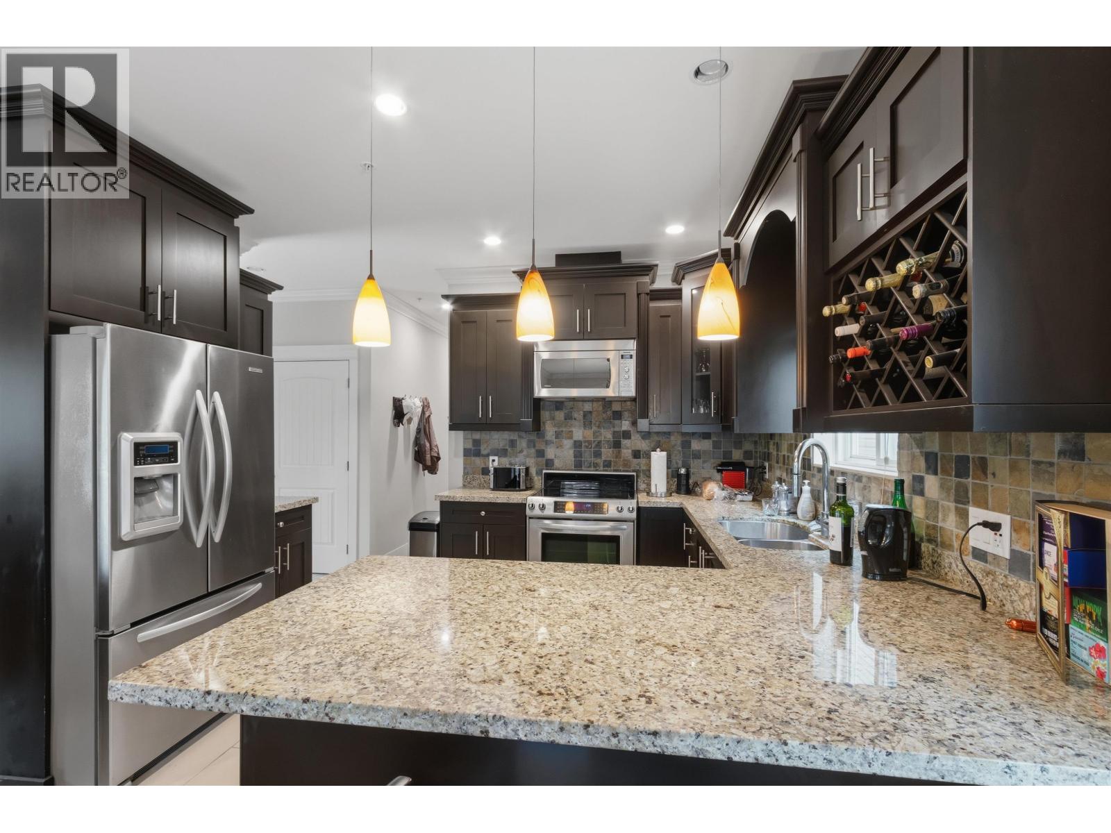 24230 104 Avenue, Maple Ridge, British Columbia  V2W 0E4 - Photo 2 - R3116296