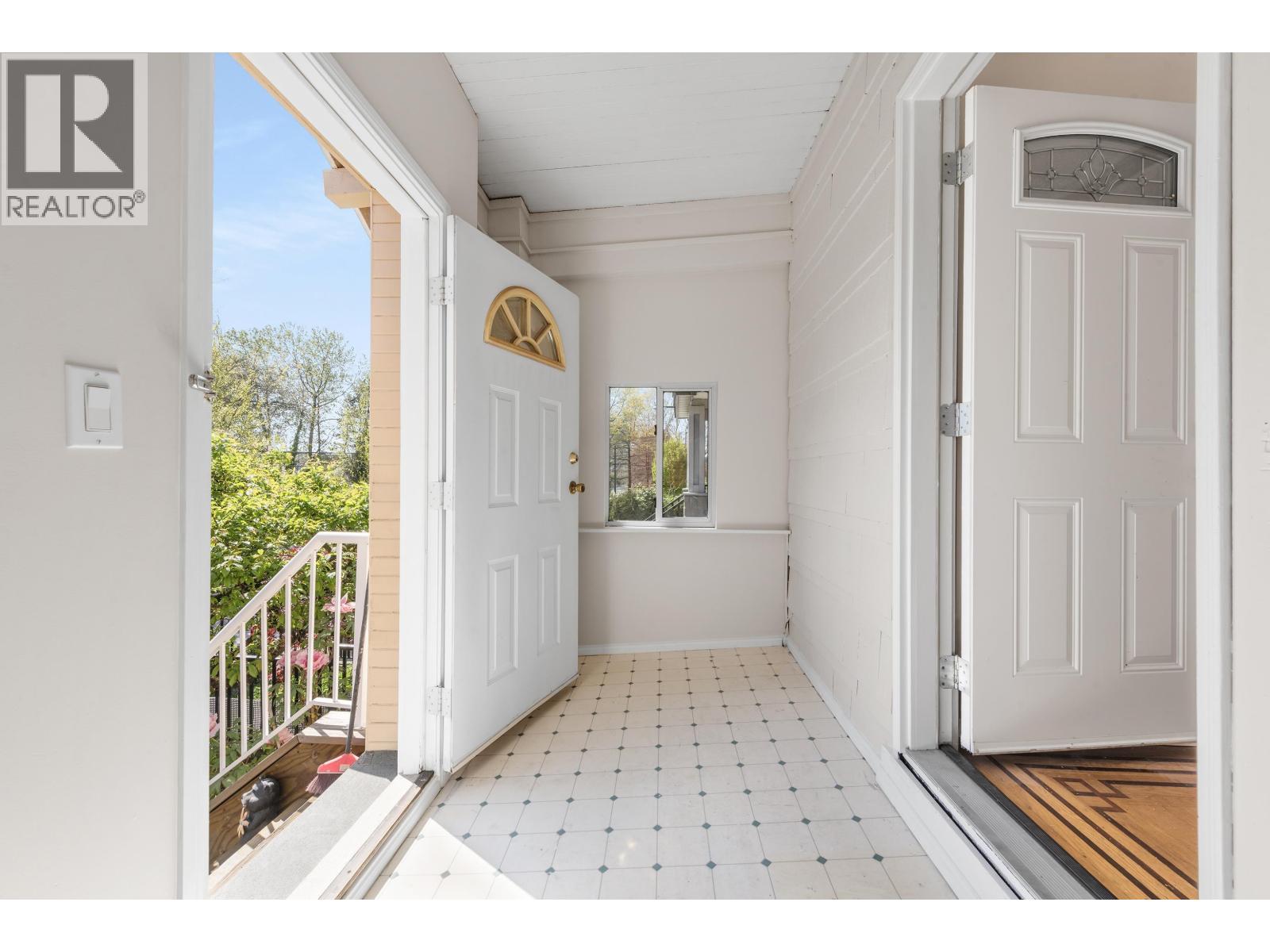 153 SE Marine Drive, Vancouver, British Columbia  V5X 2S2 - Photo 17 - R3116300