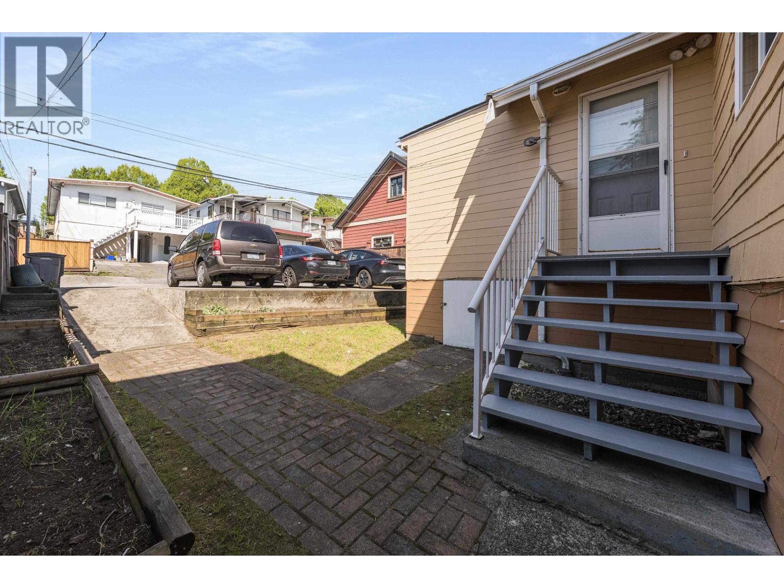 153 SE Marine Drive, Vancouver, British Columbia  V5X 2S2 - Photo 22 - R3116300