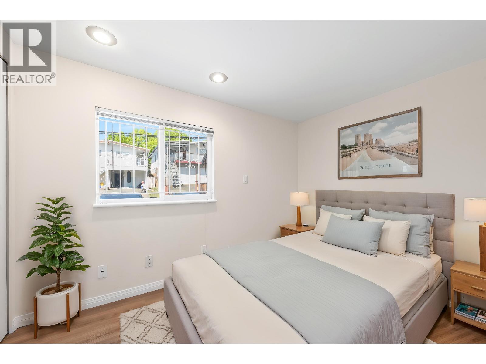 153 SE Marine Drive, Vancouver, British Columbia  V5X 2S2 - Photo 8 - R3116300