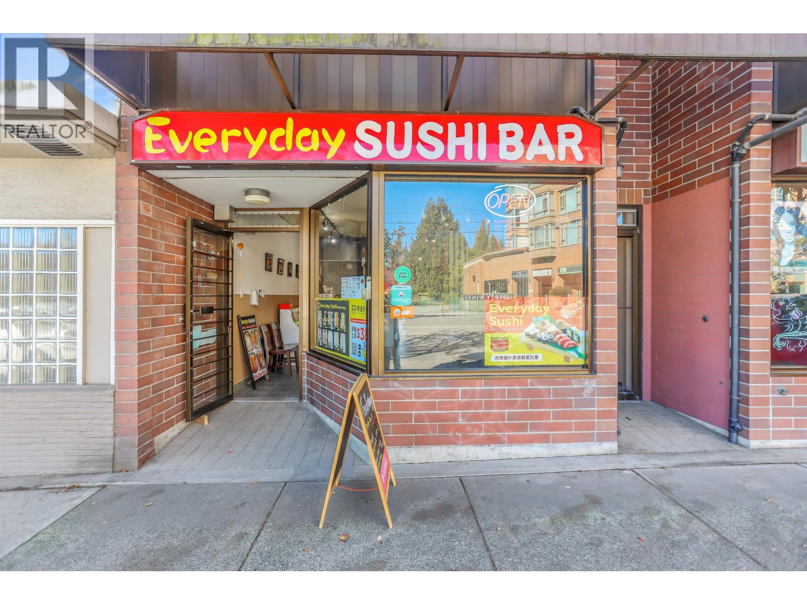 4572 W 10th Avenue, Vancouver, British Columbia  V6R 2J1 - Photo 2 - C8078255