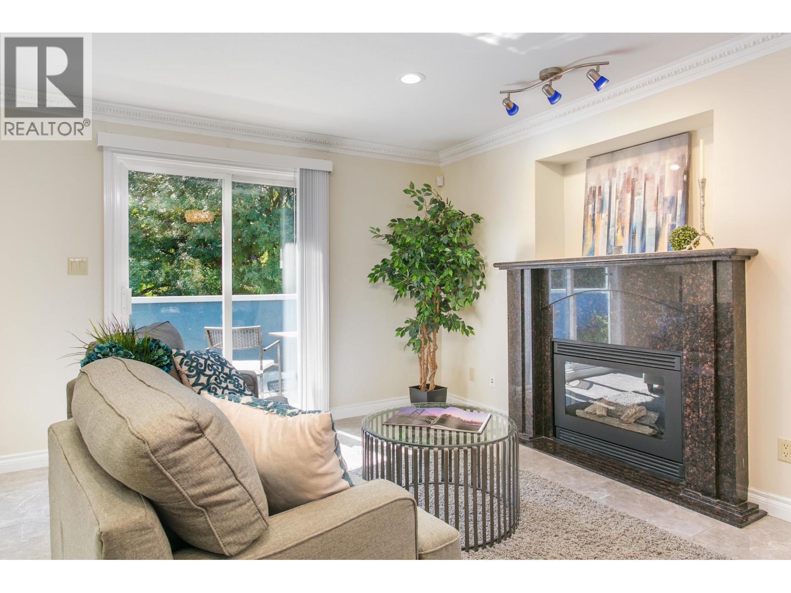 915 E 23rd Avenue, Vancouver, British Columbia  V5V 1Y6 - Photo 3 - R3116308