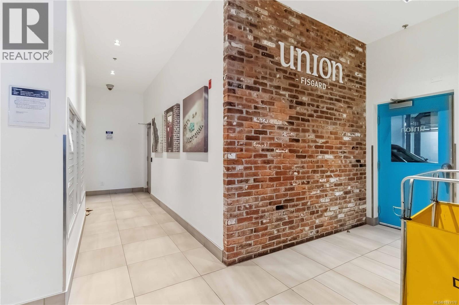 213 517 Fisgard St, Victoria, British Columbia  V8W 0C5 - Photo 3 - 1033178