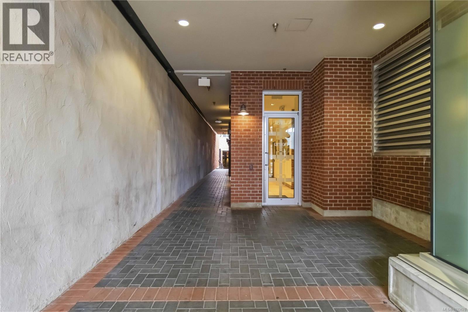 213 517 Fisgard St, Victoria, British Columbia  V8W 0C5 - Photo 4 - 1033178