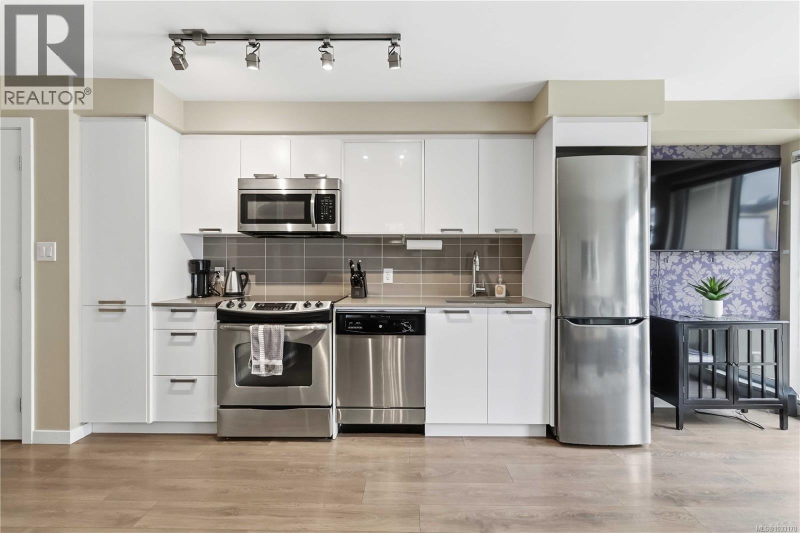 213 517 Fisgard St, Victoria, British Columbia  V8W 0C5 - Photo 12 - 1033178