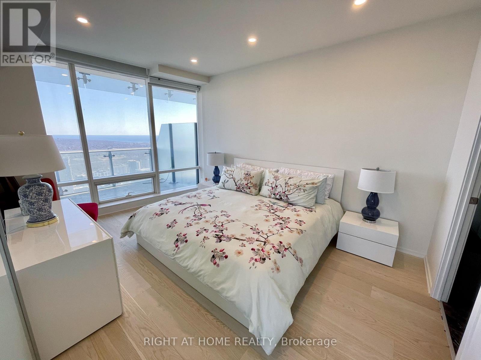 7401 - 1 Bloor Street E, Toronto, Ontario  M4W 1A9 - Photo 10 - C13050284