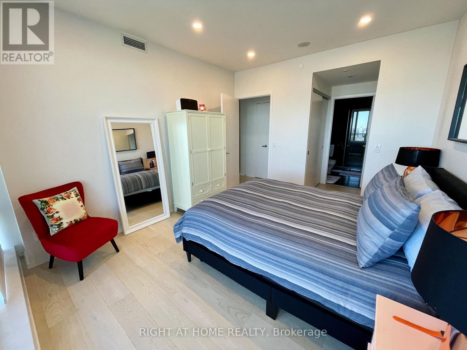 7401 - 1 Bloor Street E, Toronto, Ontario  M4W 1A9 - Photo 13 - C13050284