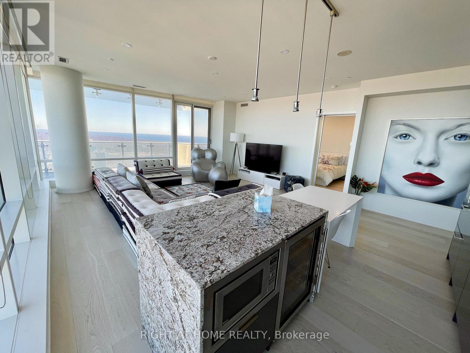 7401 - 1 Bloor Street E, Toronto, Ontario  M4W 1A9 - Photo 2 - C13050284