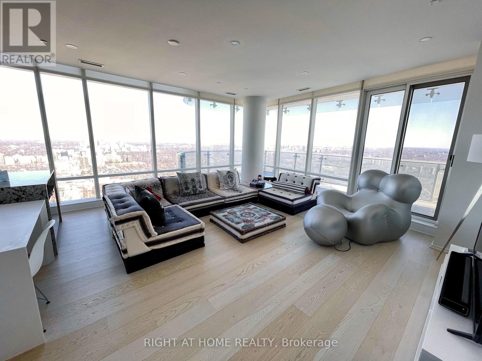 7401 - 1 Bloor Street E, Toronto, Ontario  M4W 1A9 - Photo 4 - C13050284