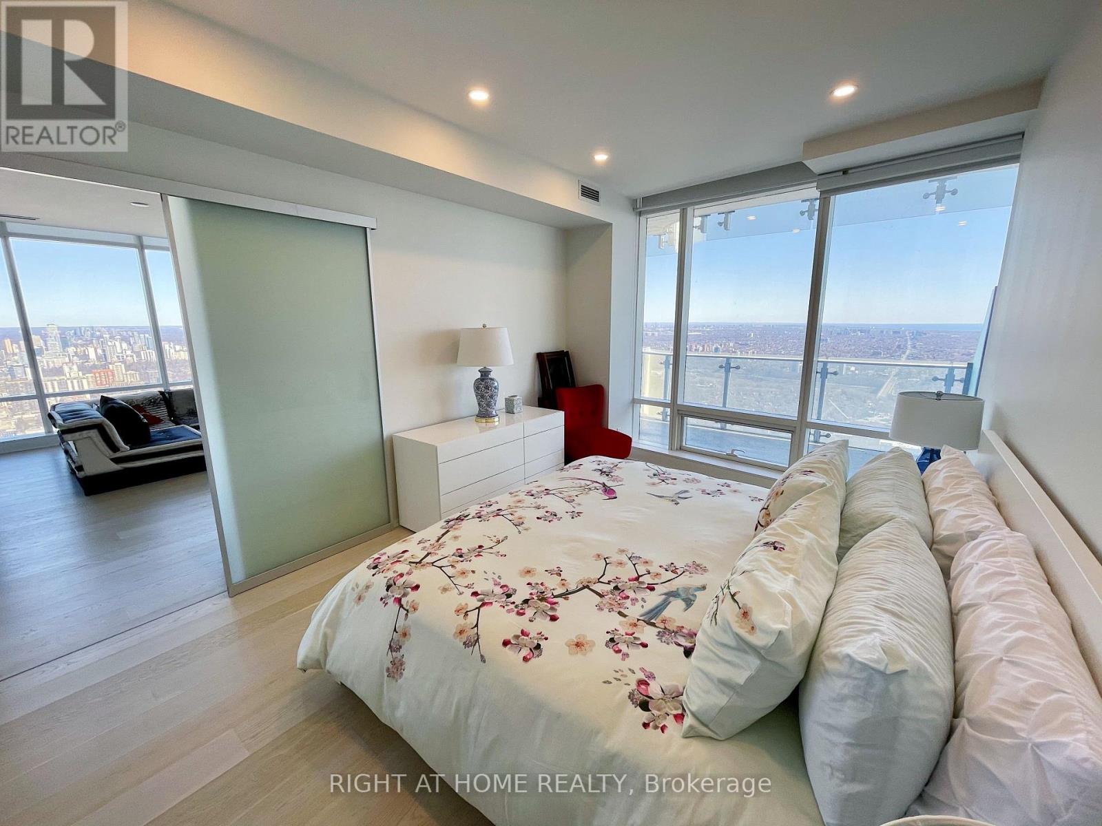 7401 - 1 Bloor Street E, Toronto, Ontario  M4W 1A9 - Photo 5 - C13050284