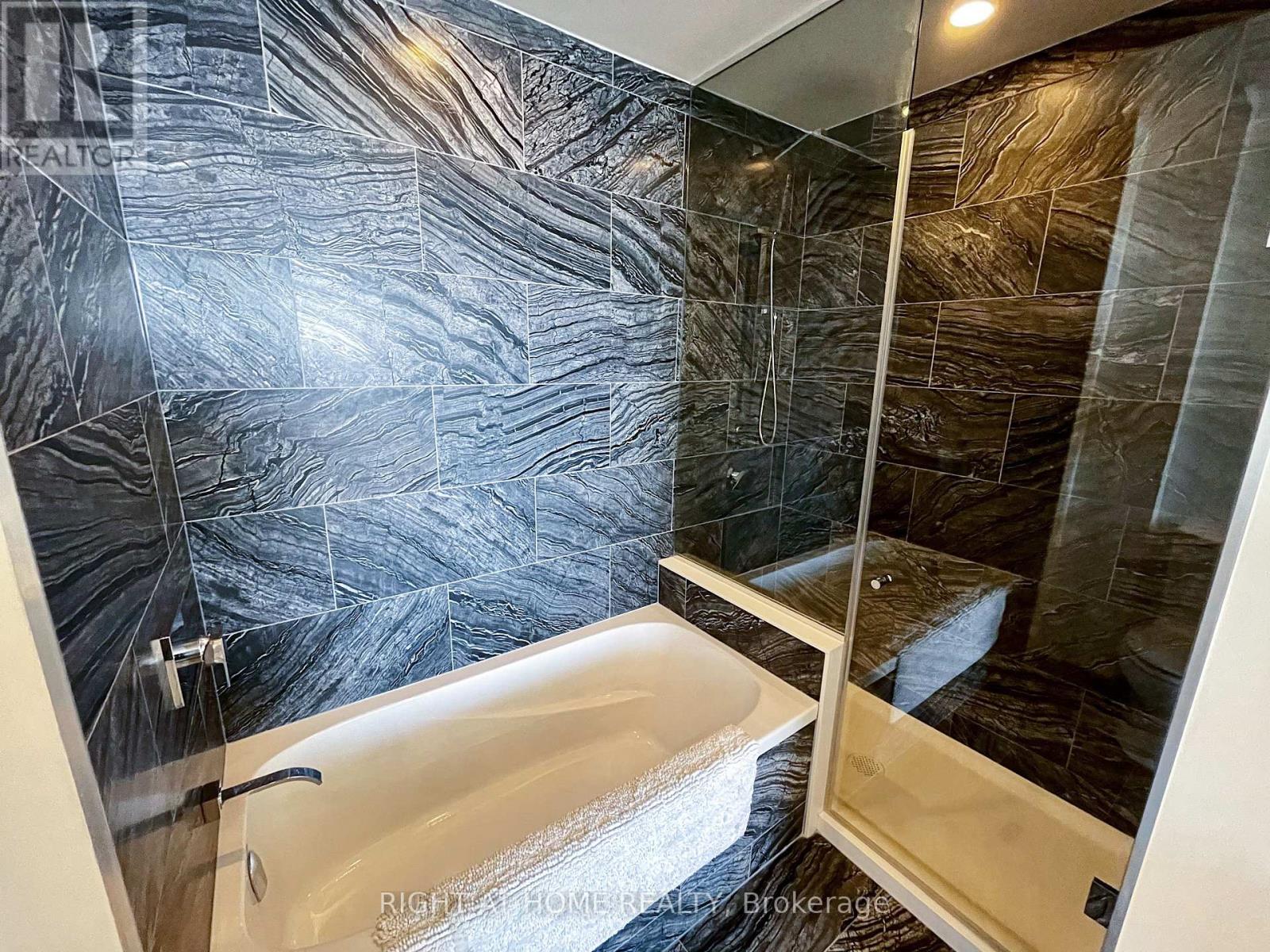 7401 - 1 Bloor Street E, Toronto, Ontario  M4W 1A9 - Photo 7 - C13050284