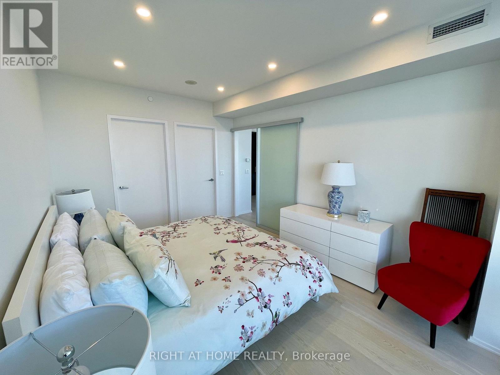 7401 - 1 Bloor Street E, Toronto, Ontario  M4W 1A9 - Photo 9 - C13050284