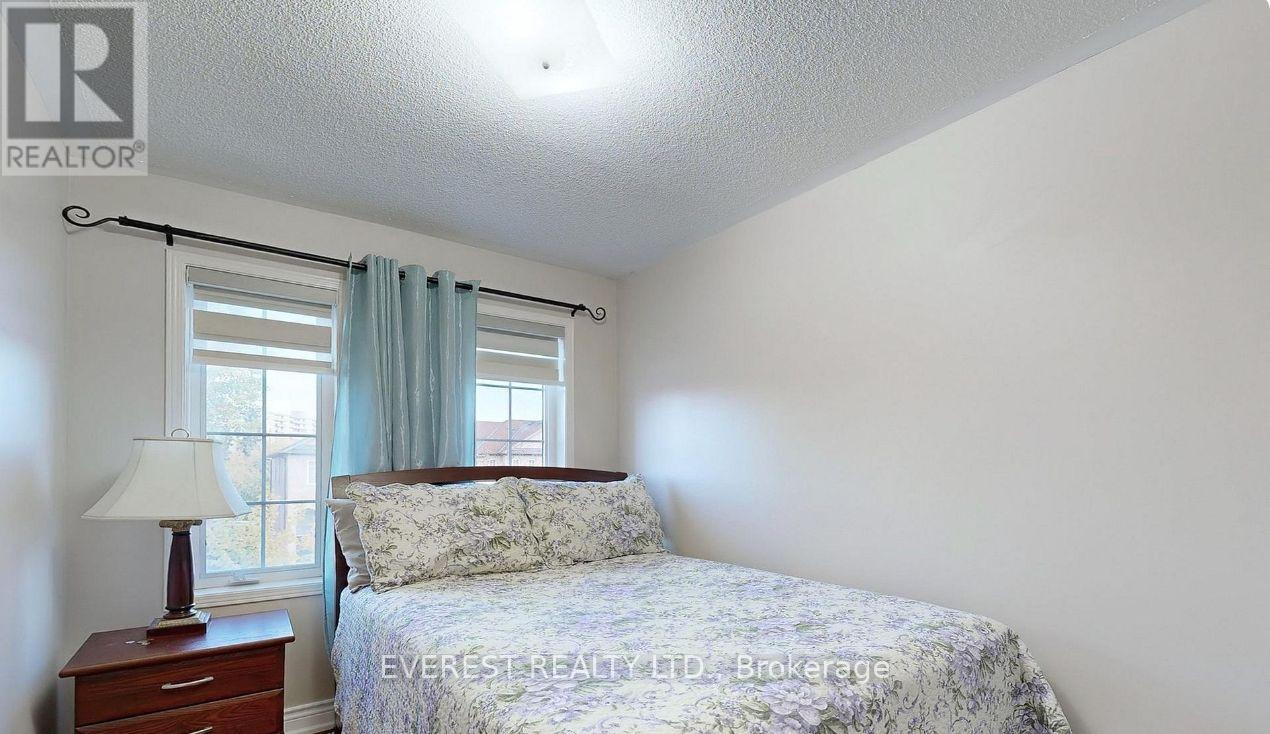 126 Conn Smythe Drive, Toronto (Scarborough Village), Ontario  M1J 3P5 - Photo 5 - E13050292