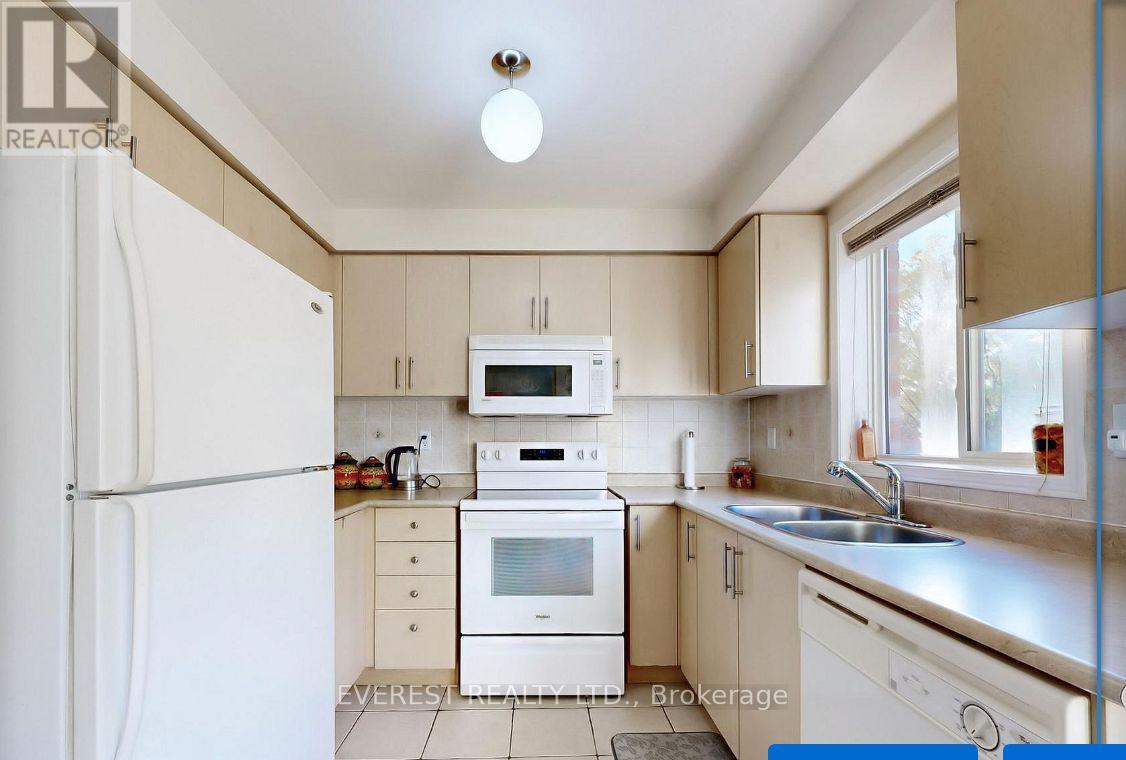 126 Conn Smythe Drive, Toronto (Scarborough Village), Ontario  M1J 3P5 - Photo 9 - E13050292