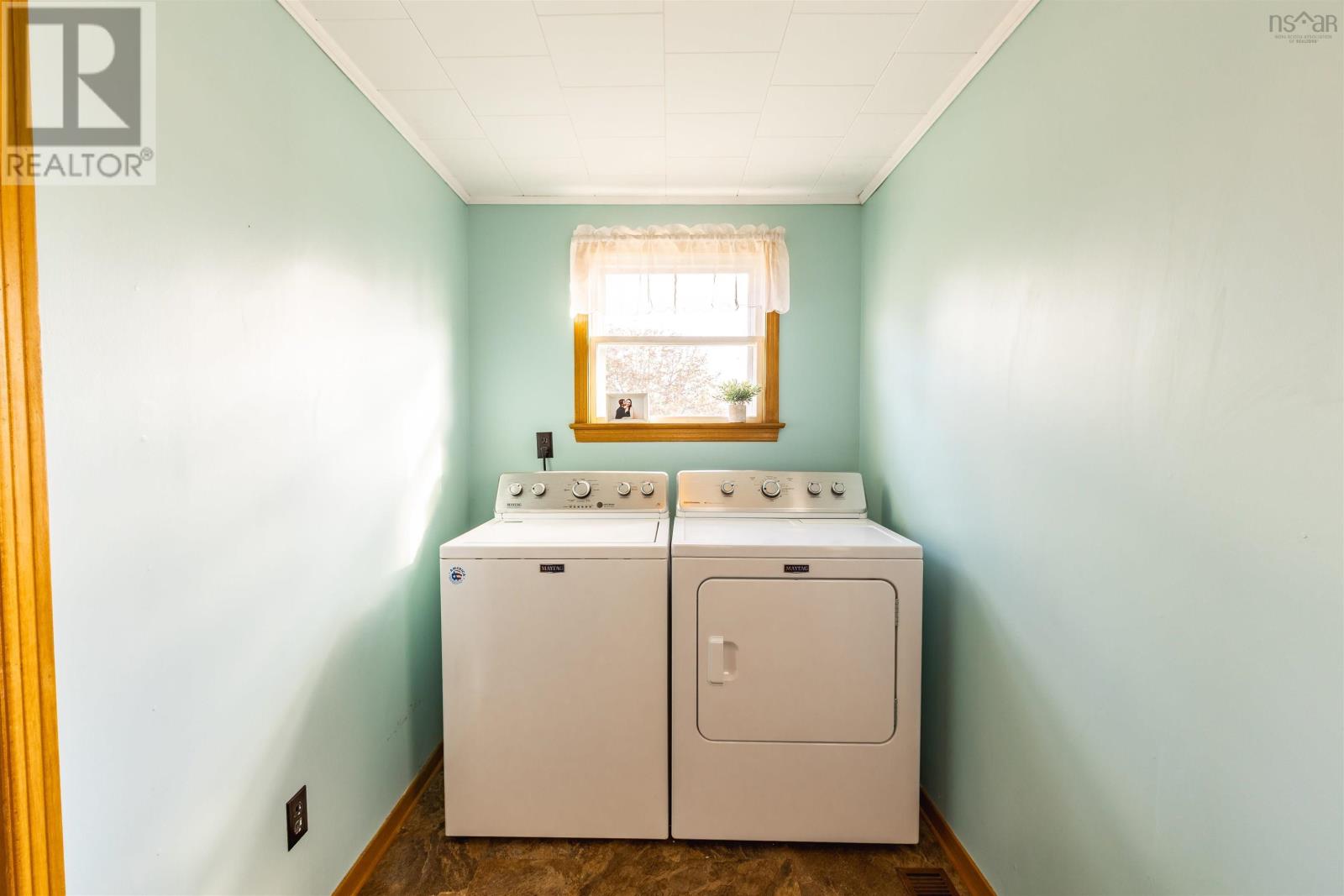 41 School Street, Lower West Pubnico, Nova Scotia  B0W 2C0 - Photo 13 - 202525668