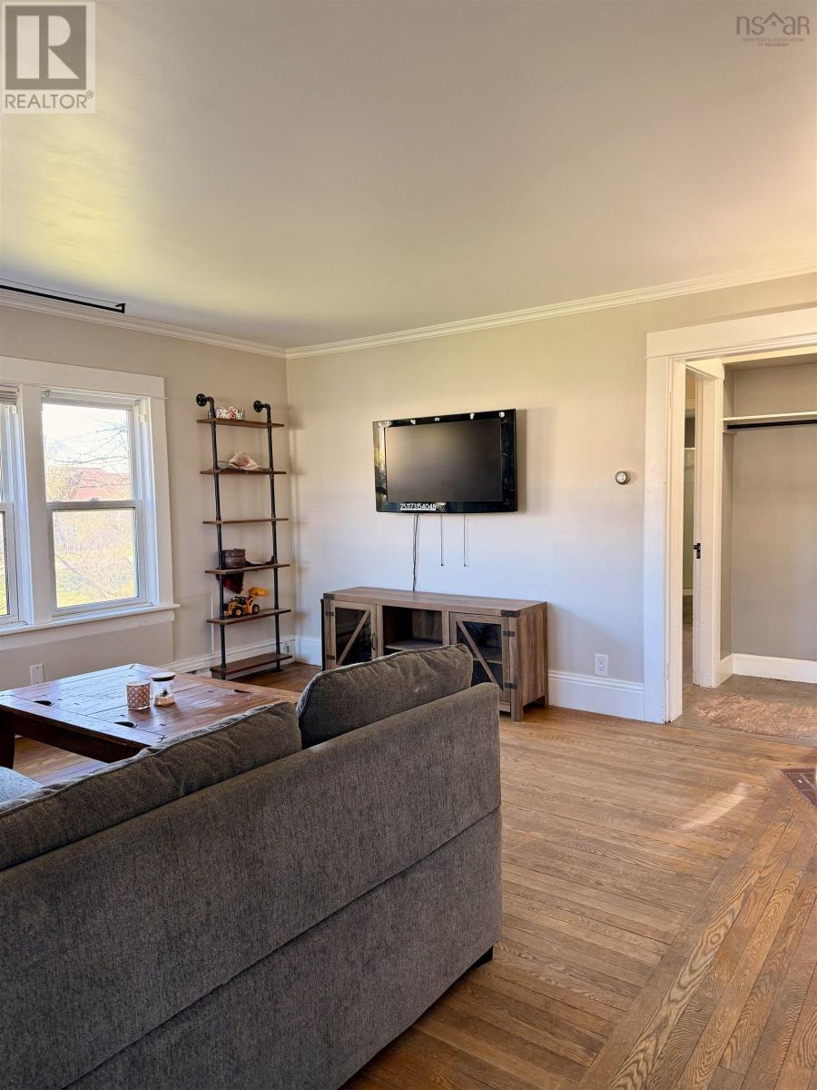 225 Water Street, Shelburne, Nova Scotia  B0T 1W0 - Photo 5 - 202608758