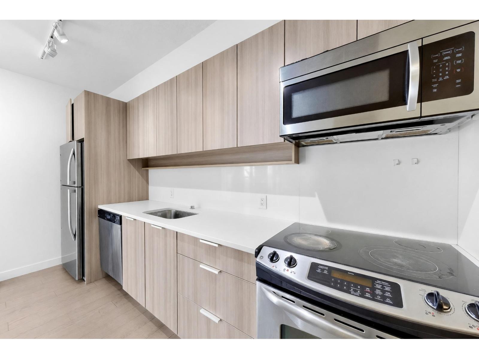 2709 13308 Central Avenue, Surrey, British Columbia  V3T 0M4 - Photo 3 - R3114910