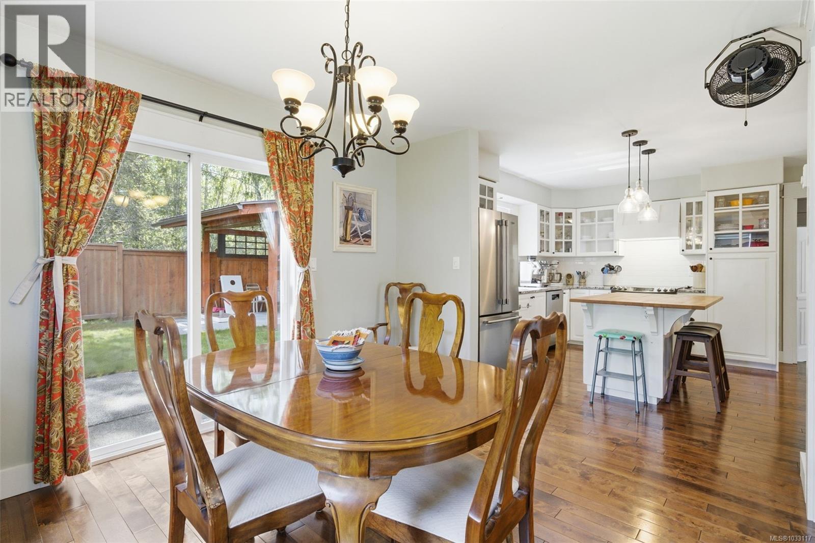 100 Comiaken Ave, Lake Cowichan, British Columbia  V0R 2G0 - Photo 13 - 1033117