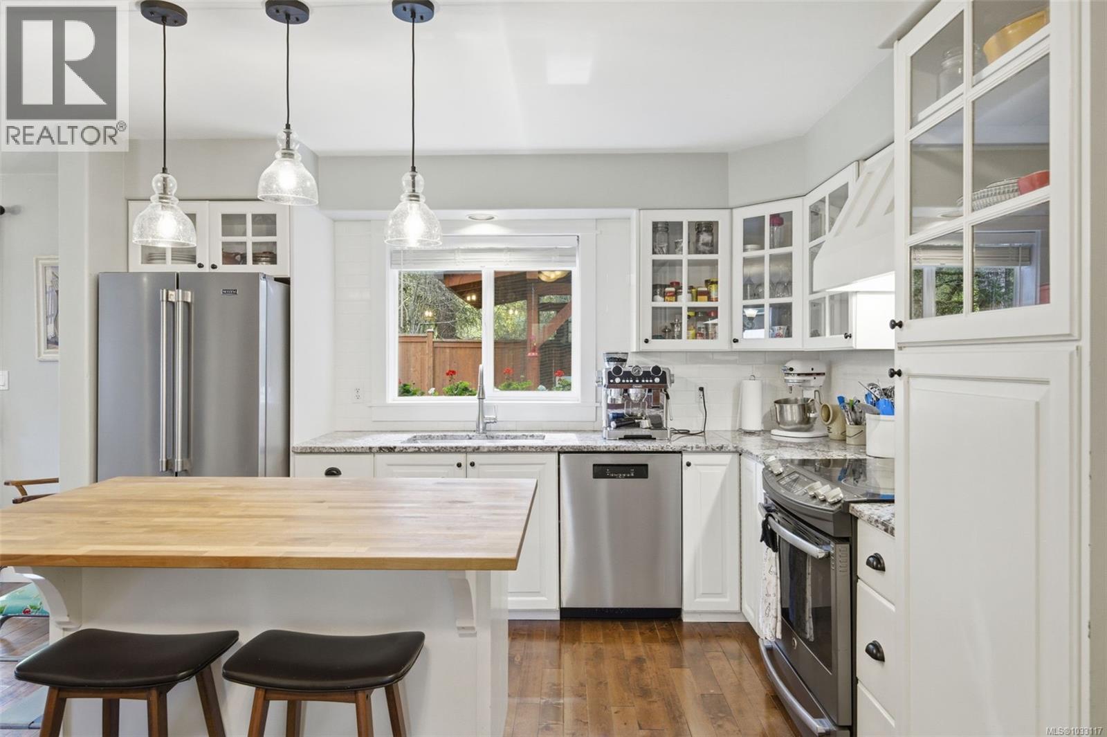 100 Comiaken Ave, Lake Cowichan, British Columbia  V0R 2G0 - Photo 16 - 1033117