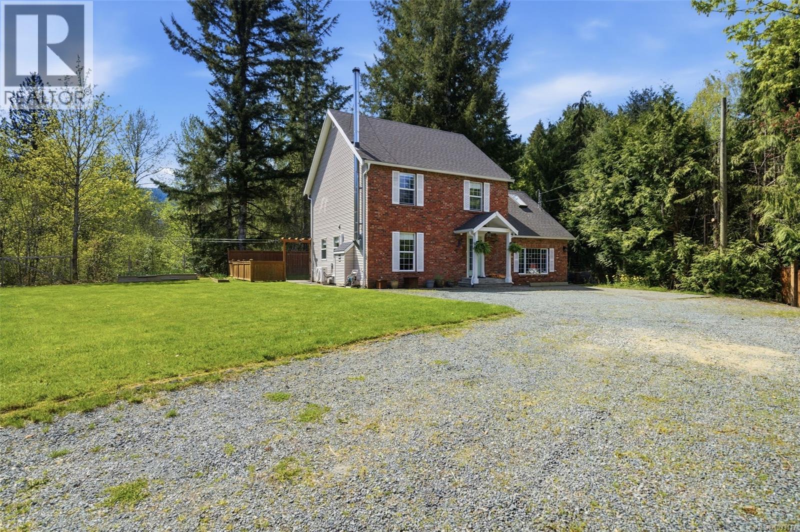 100 Comiaken Ave, Lake Cowichan, British Columbia  V0R 2G0 - Photo 3 - 1033117