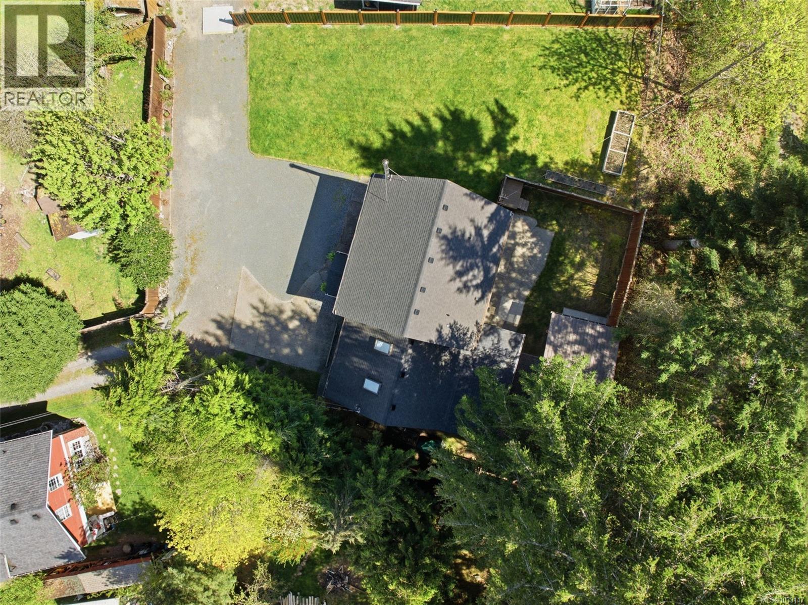 100 Comiaken Ave, Lake Cowichan, British Columbia  V0R 2G0 - Photo 6 - 1033117