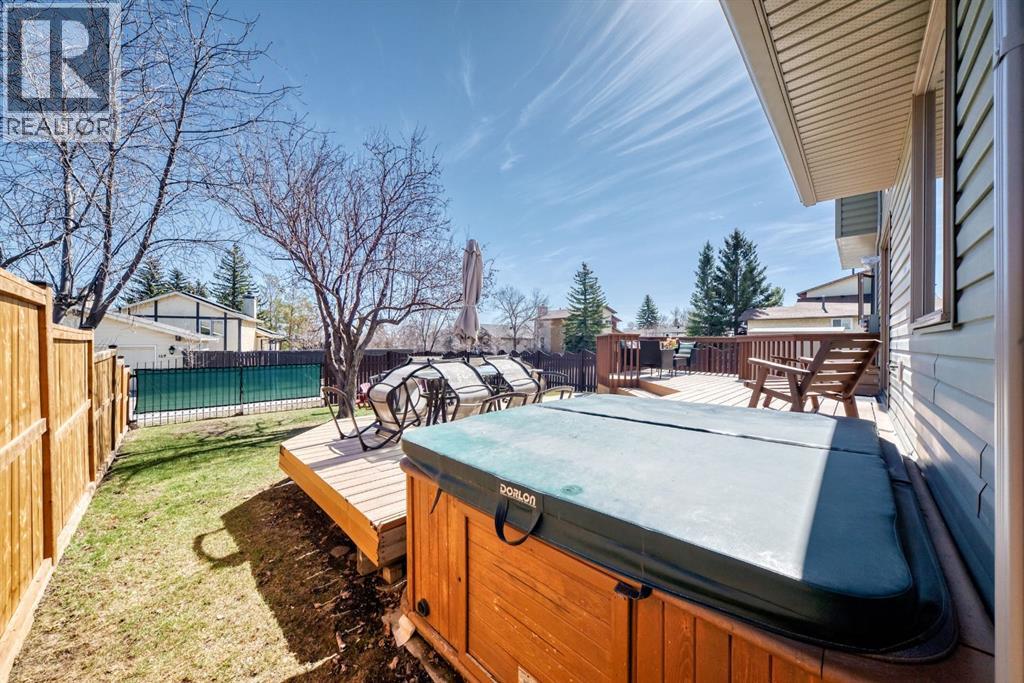 87 Berwick Crescent Nw, Calgary, Alberta  T3K 1P7 - Photo 24 - A2304504