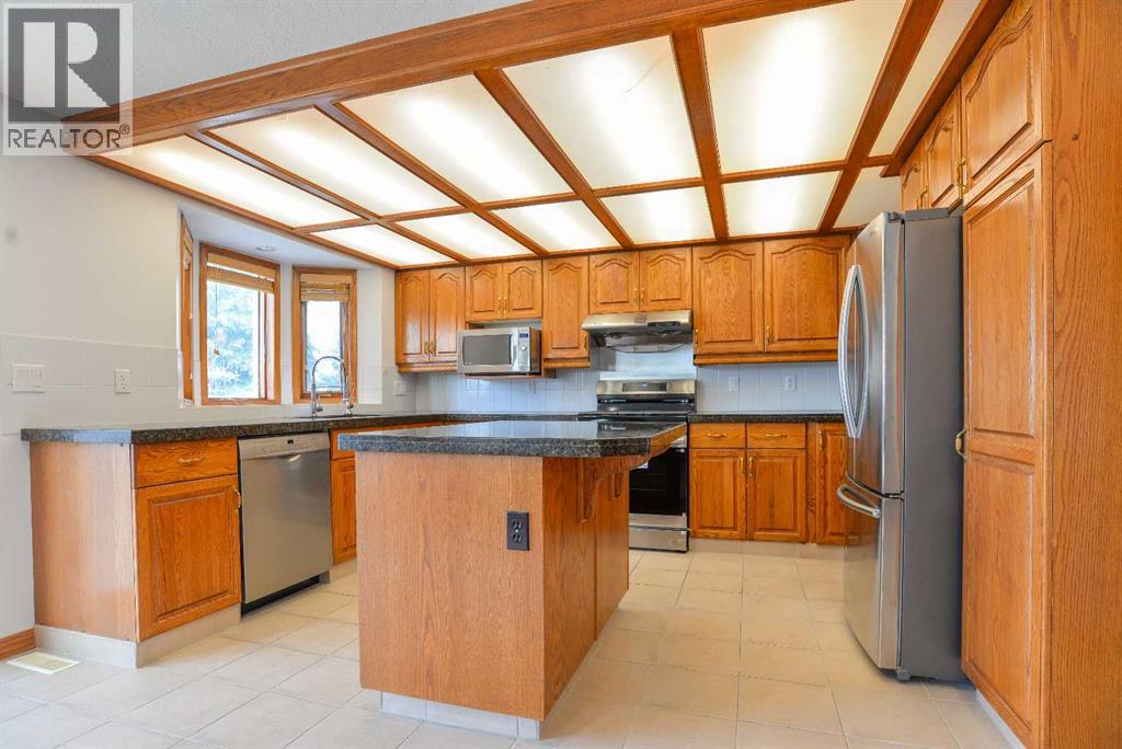 393 Hawktree Circle Nw, Calgary, Alberta  T3G 2X9 - Photo 12 - A2305196