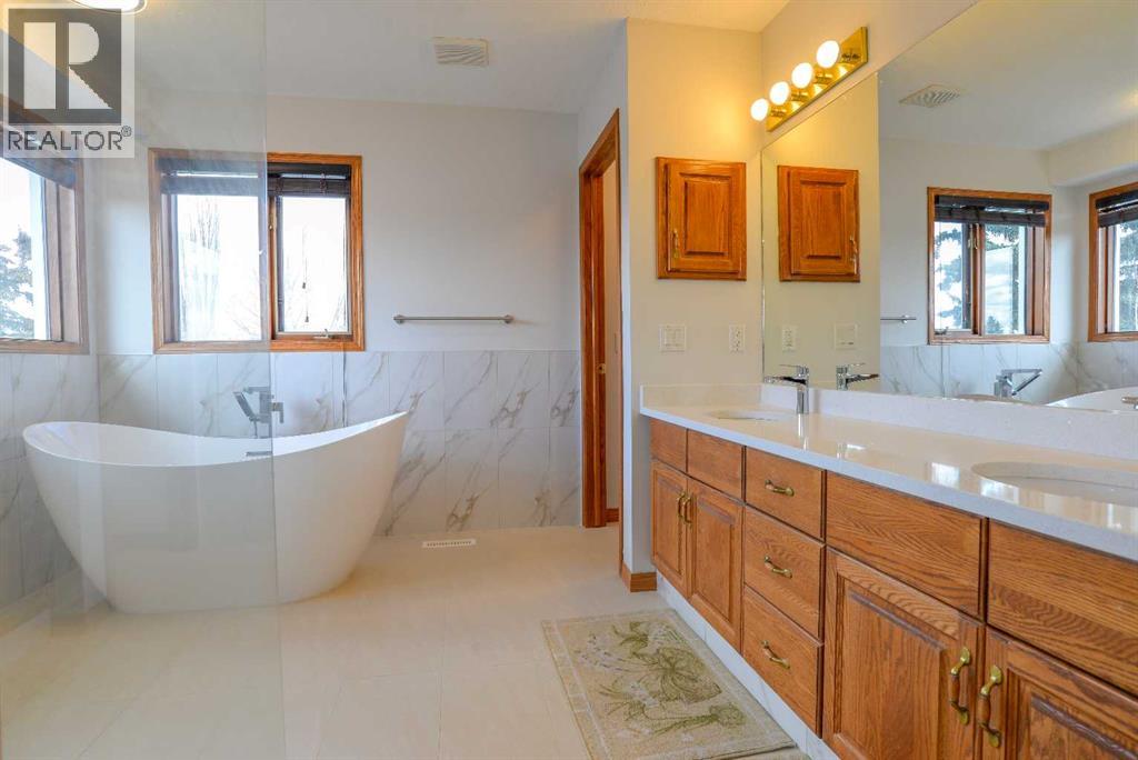 393 Hawktree Circle Nw, Calgary, Alberta  T3G 2X9 - Photo 28 - A2305196