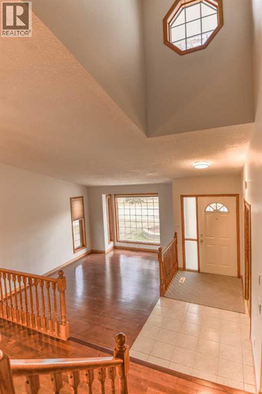 393 Hawktree Circle Nw, Calgary, Alberta  T3G 2X9 - Photo 9 - A2305196